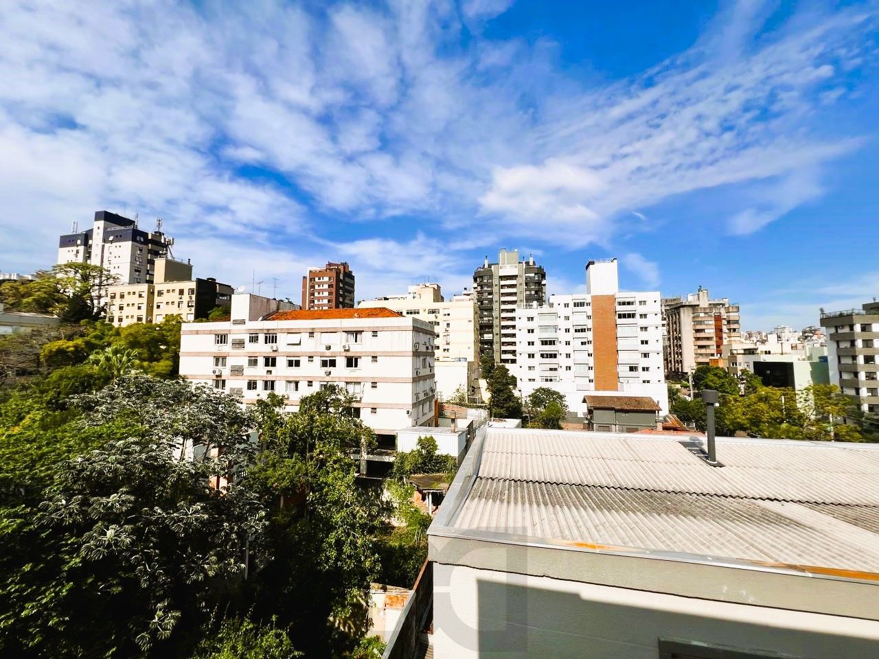 Apartamento 2 dormitórios com suíte, vaga dupla e elevador no Bairro Auxiliadora. — foto 16
