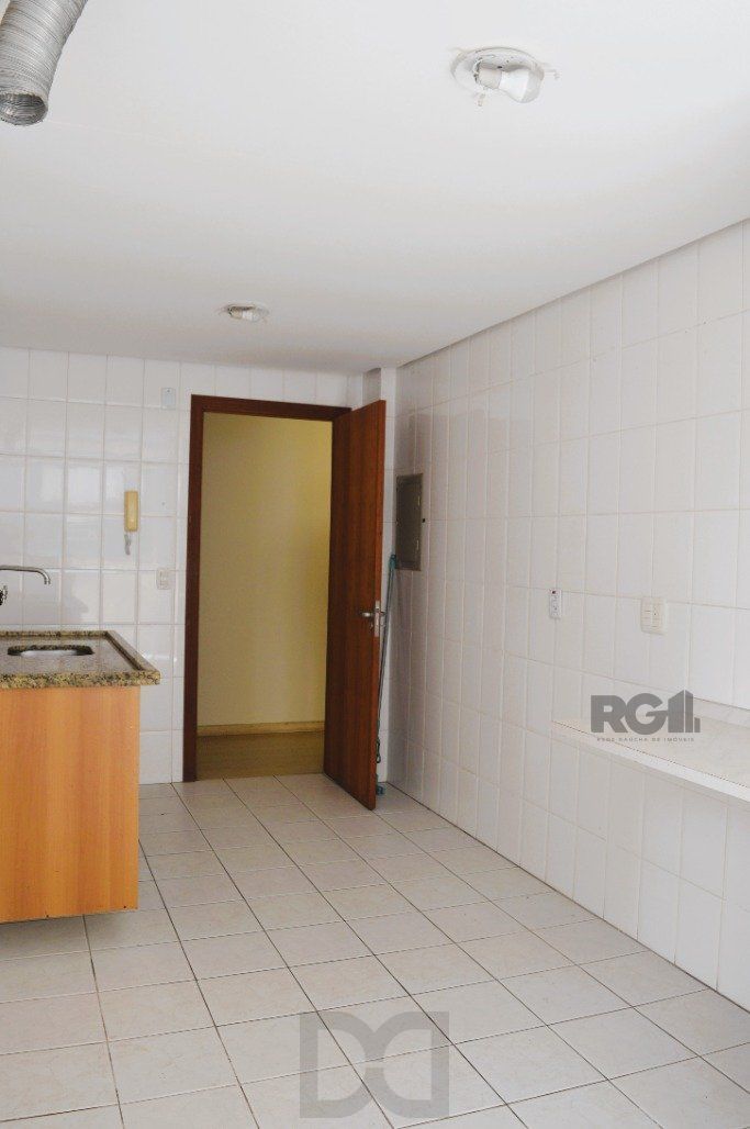 Excelente apto.2 dorm. com 1 suíte, churrasqueira e 1 vaga na Rua Olavo Bilac — foto 11
