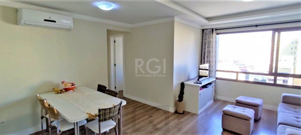 Excelente, amplo e ensolarado apartamento 3 dormitórios sendo 1 suíte, com living 2 ambientes, banheiro social, semimobiliado e com 2 vagas de garagem. — foto 26