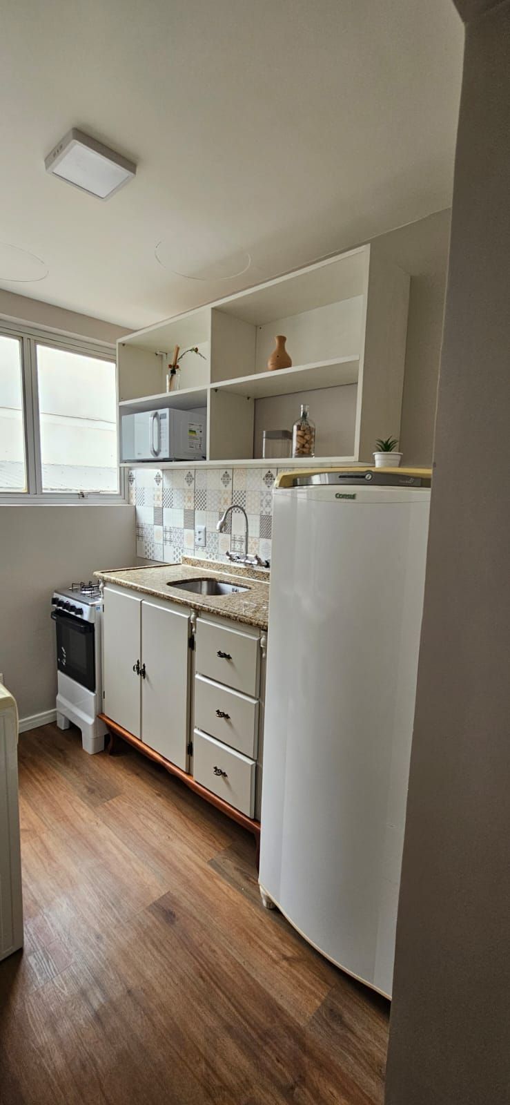 STUDIO REFORMADO E MOBILIADO NO CENTRO HISTÓRICO DE PORTO ALEGRE — foto 12