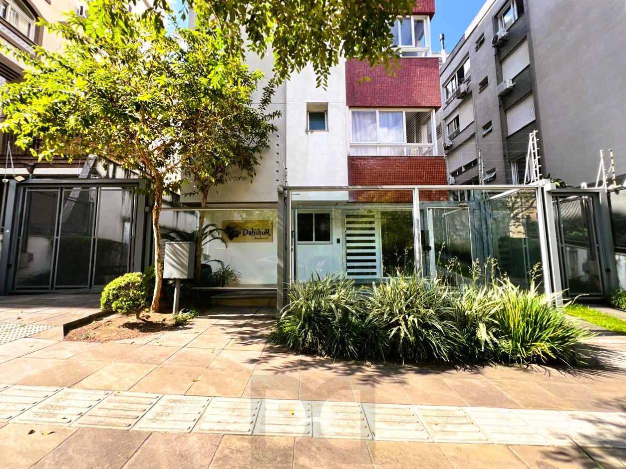 Apartamento 2 dormitórios com suíte, vaga dupla e elevador no Bairro Auxiliadora. — foto 2