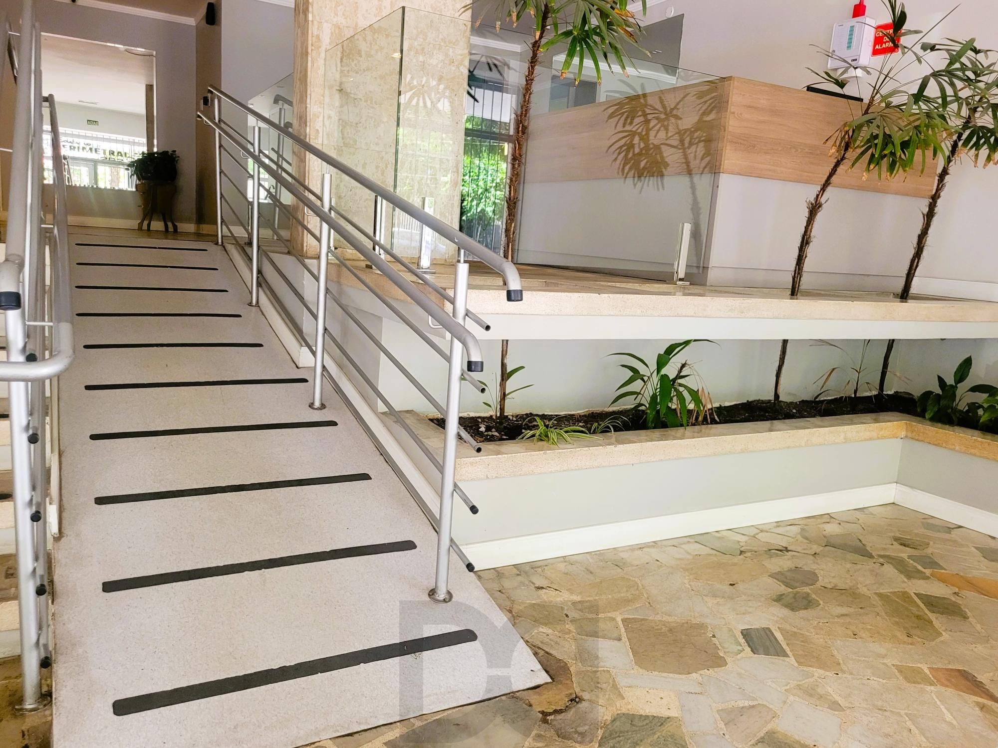 rampa de acesso ao hall