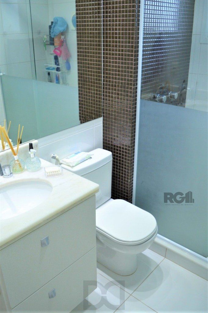 Excelente apartamento 2 dorm. sendo 1 suite, com terraço, churrasqueira, semimobiliado - 1 vaga dupla - Bairro Cidade Baixa — foto 43