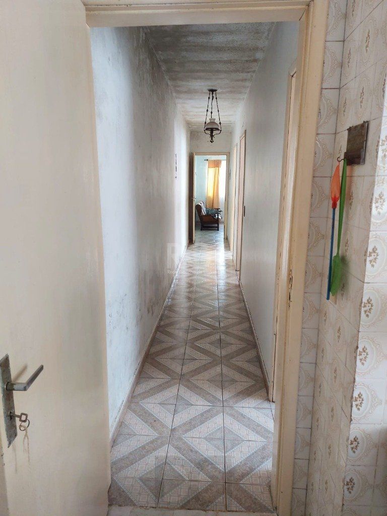 CASA COM CHURRASQUEIRA E GARAGEM PARA 2 CARROS — foto 14