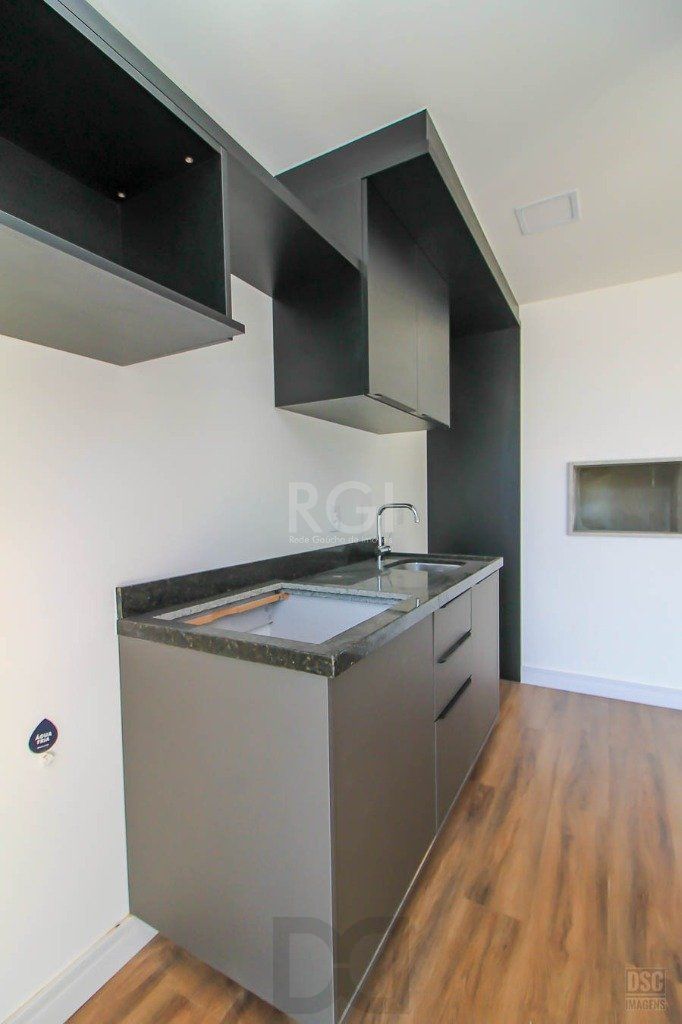 Semi mobiliado 2 quartos (1 suíte) e 1 vaga. Infra completa e ótima localização — foto 7