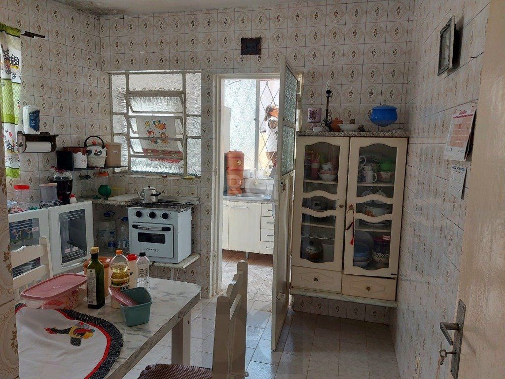 CASA COM CHURRASQUEIRA E GARAGEM PARA 2 CARROS — foto 9