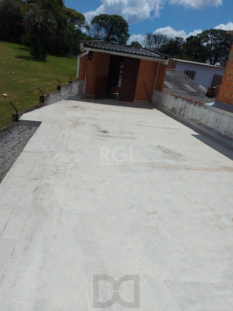 CASA COM CHURRASQUEIRA E GARAGEM PARA 2 CARROS — foto 18