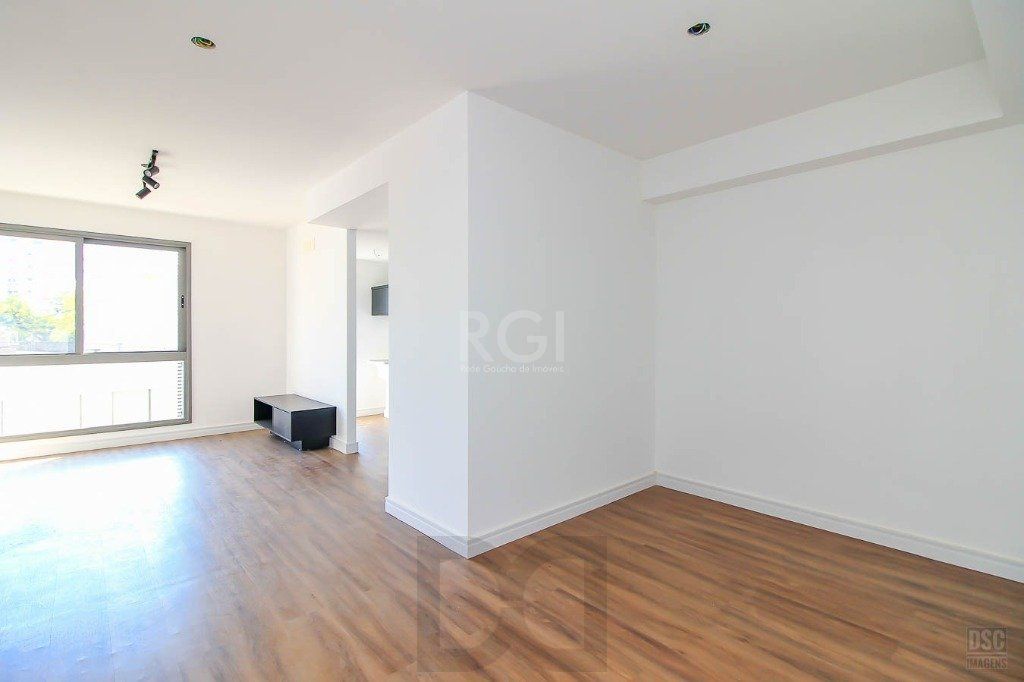 Semi mobiliado 2 quartos (1 suíte) e 1 vaga. Infra completa e ótima localização — foto 3