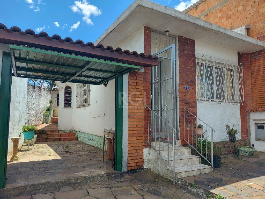CASA COM CHURRASQUEIRA E GARAGEM PARA 2 CARROS — foto 4