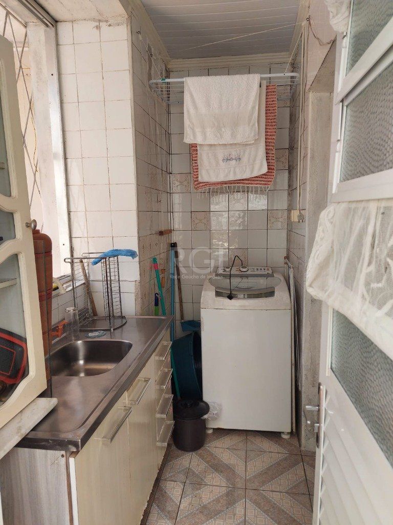 CASA COM CHURRASQUEIRA E GARAGEM PARA 2 CARROS — foto 12