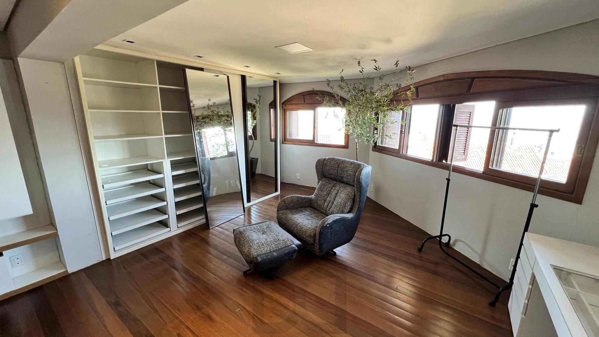 Belíssima casa no Bairro Tristeza com 645m² — foto 14
