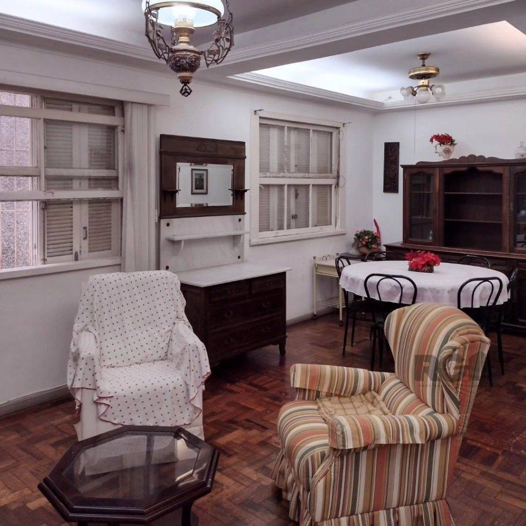 Apartamento no bairro Auxiliadora de 2 dormitórios ( 1 suíte) — foto 1