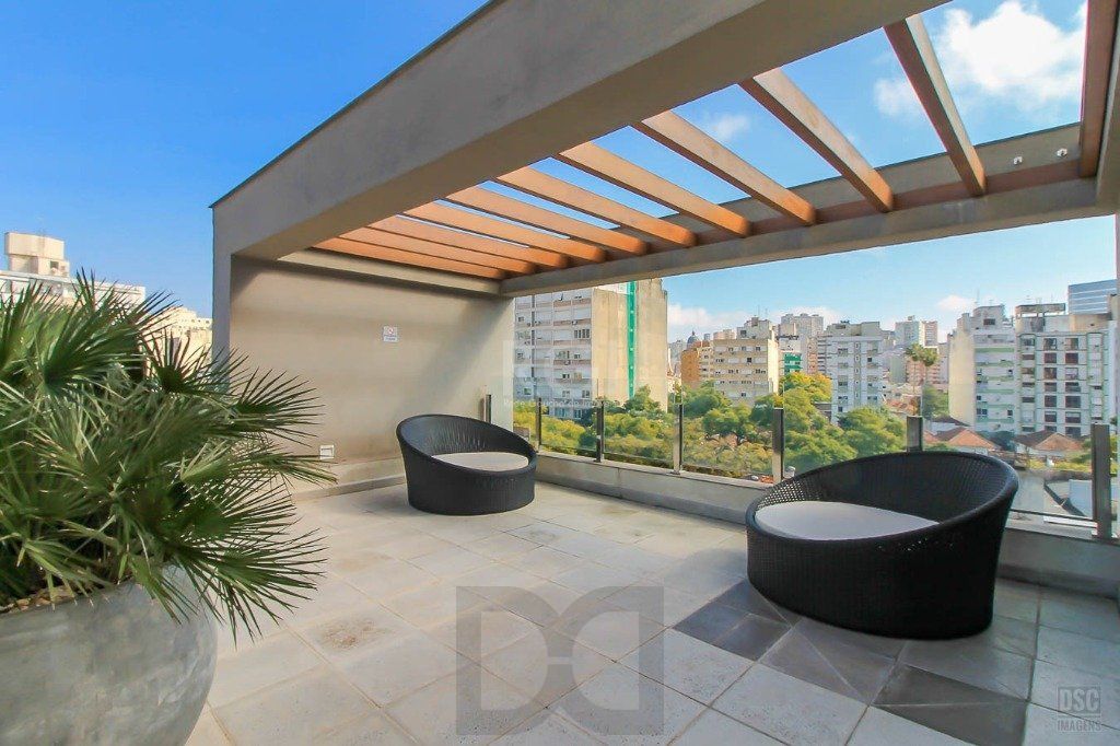 Semi mobiliado 2 quartos (1 suíte) e 1 vaga. Infra completa e ótima localização — foto 27