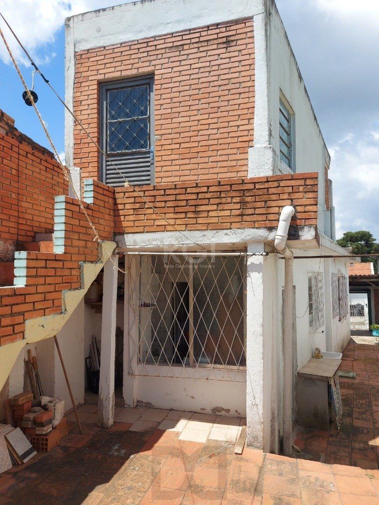 CASA COM CHURRASQUEIRA E GARAGEM PARA 2 CARROS — foto 21
