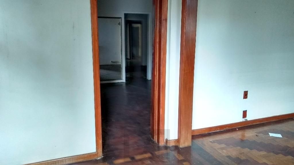 Casa para Venda - 485m², 5 dormitórios, sendo 1 suites, 1 vaga - Petrópolis — foto 32