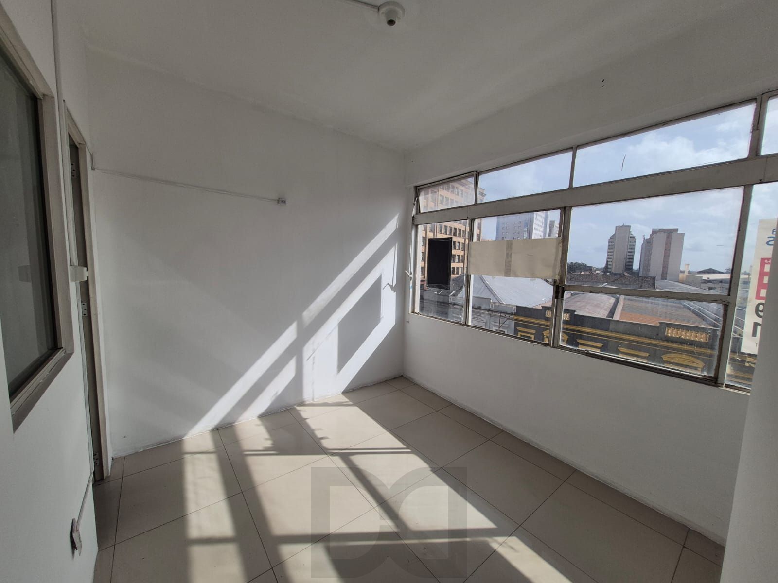 Sala comercial na região central — foto 9