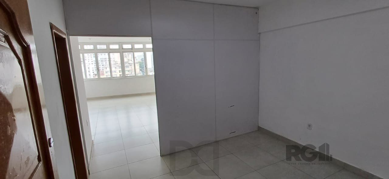 Sala em andar alto na região central. — foto 12