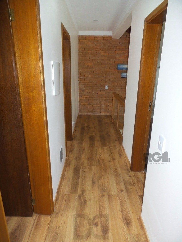 Excelente casa em condomínio com 3 dormitórios e 4 vagas. — foto 8