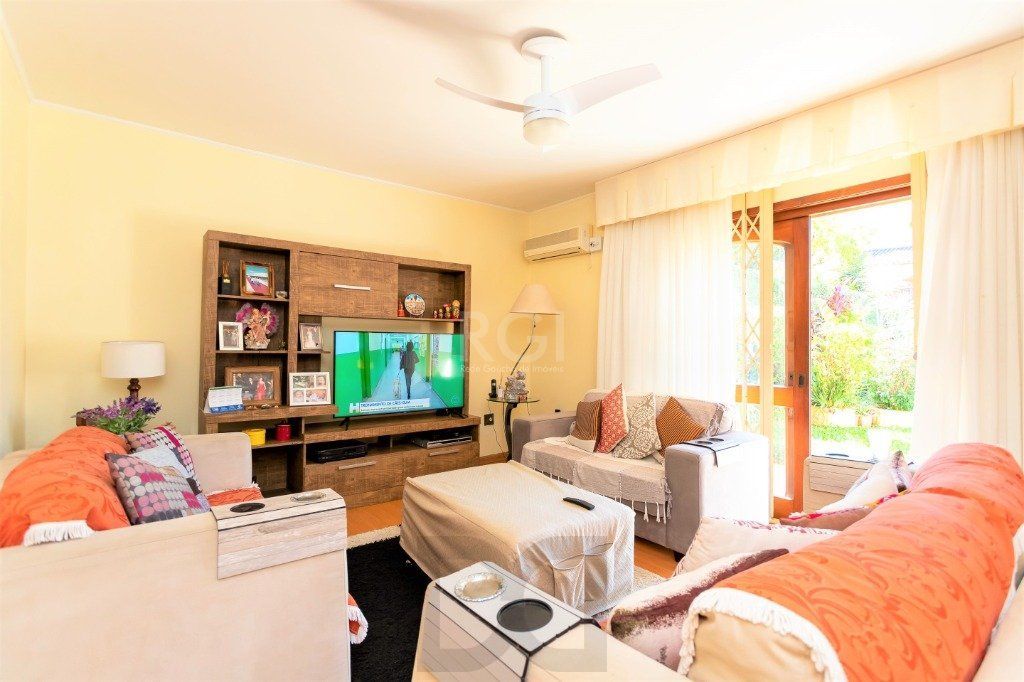 Casa para Venda - 228m², 4 dormitórios, sendo 1 suites, 5 vagas - Teresópolis — foto 11