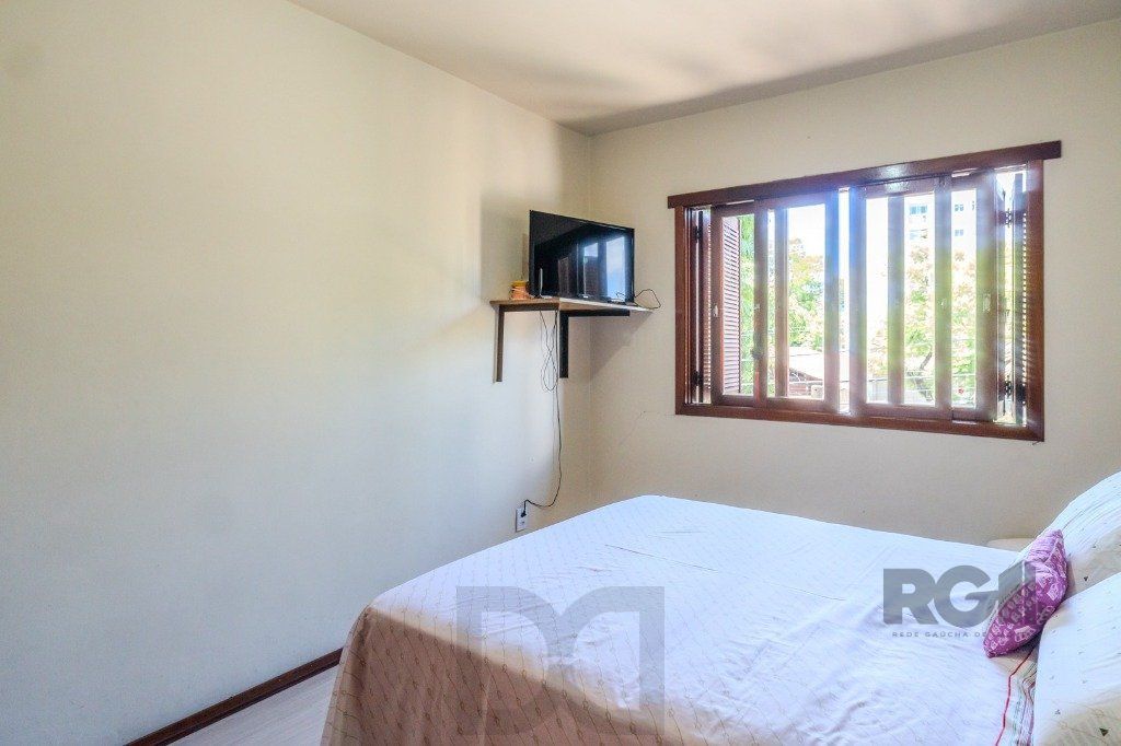 Casa com 4 dormitórios no bairro Gloria — foto 17