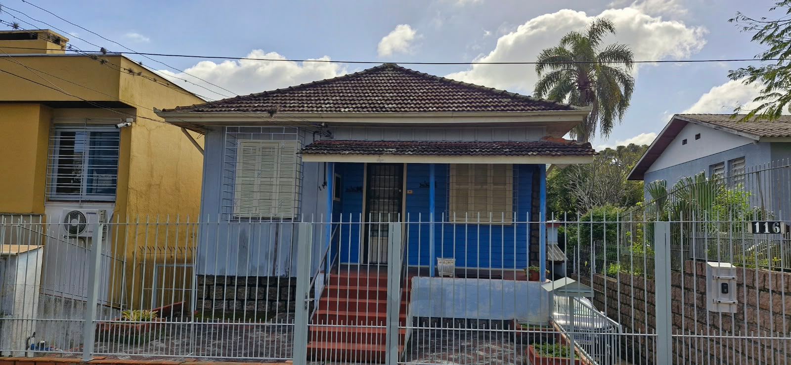 2 Casas no mesmo terreno, 2 dormitórios cada, 2 garagem, ensolarada, rua calma e arborizada — foto 2