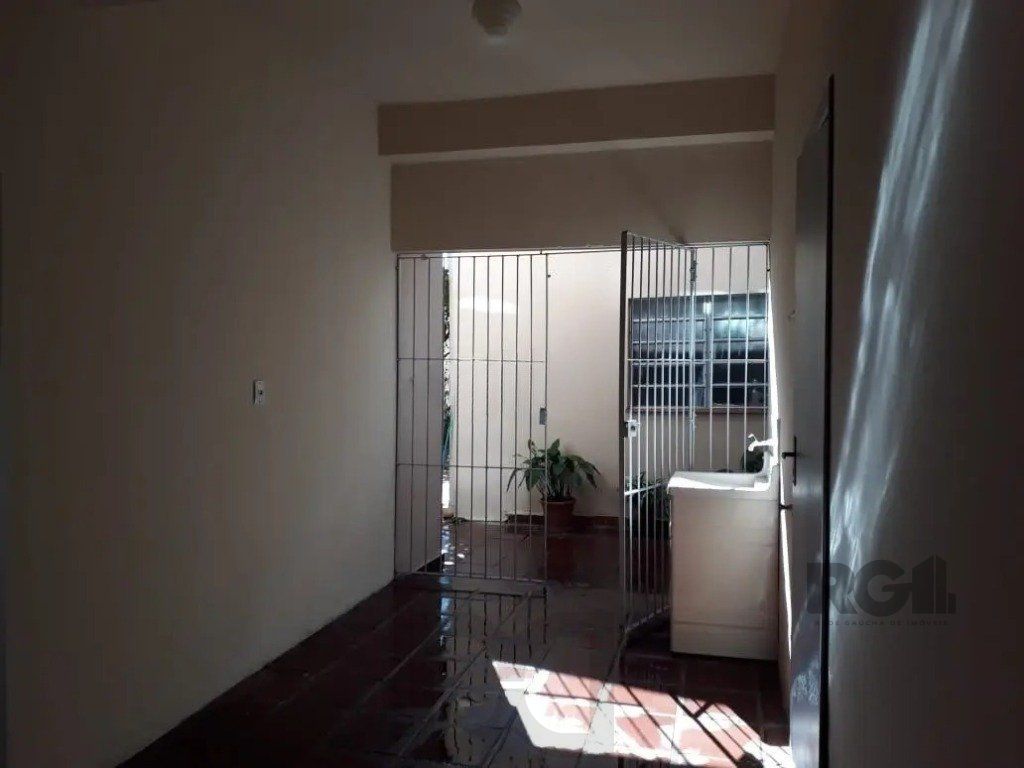 Casa com 5 dormitórios no bairro Passo das Pedras - Porto Alegre — foto 12