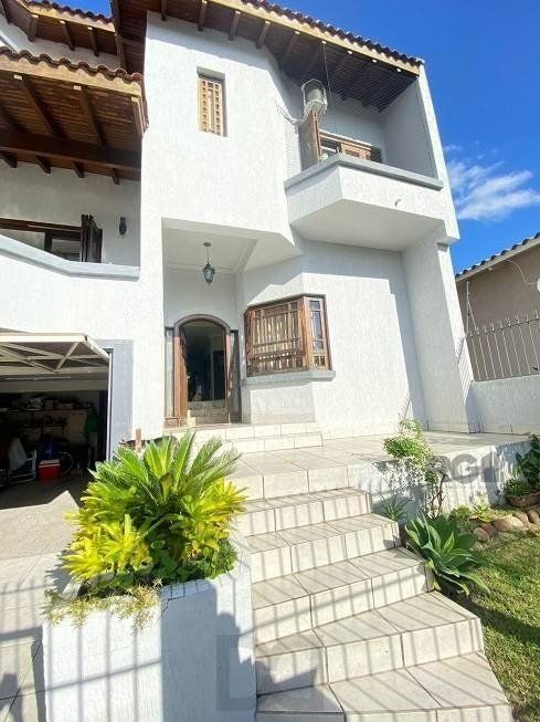 Excelente casa de 300m² com 4 dormitórios no bairro Sarandi. — foto 2