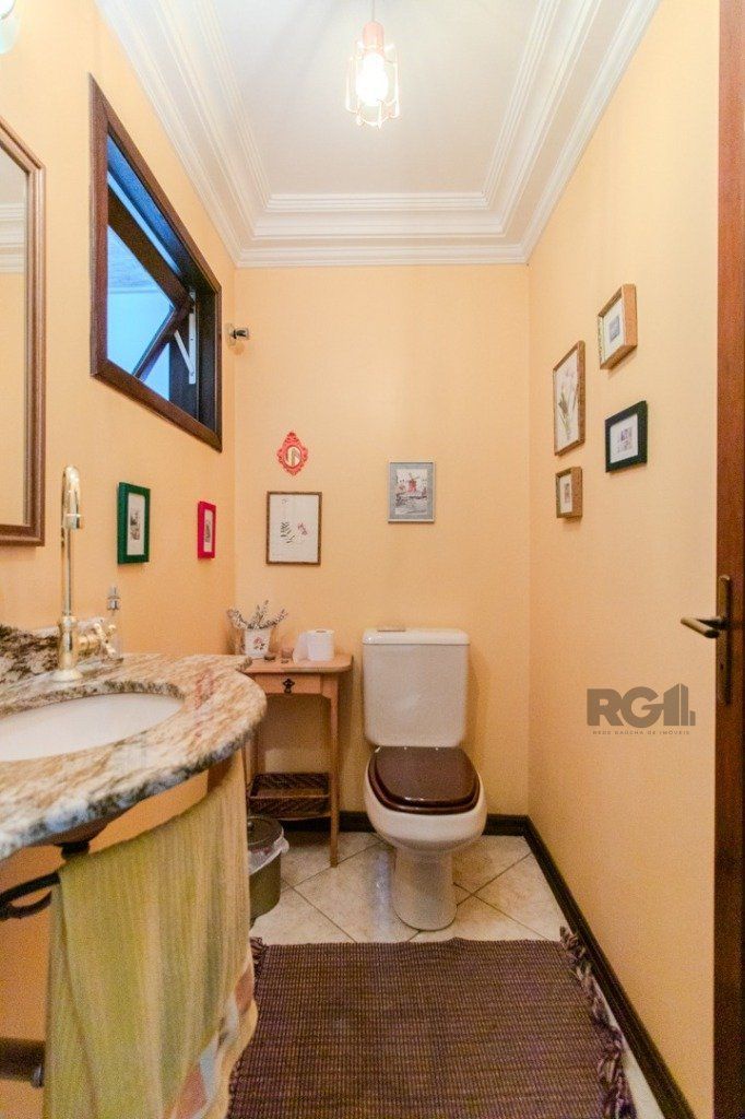 Linda casa de 04 dormitórios com vista livre no Bairro Teresópolis — foto 24