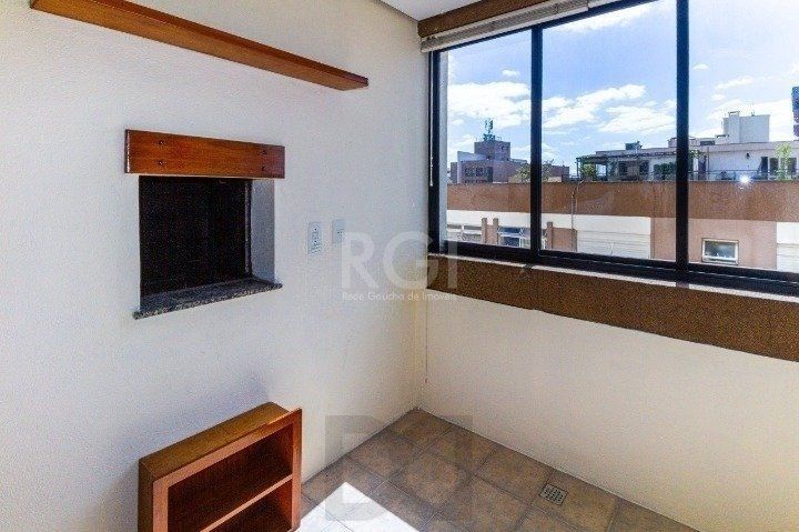 Apartamento com 2 Quartos e 1 banheiro à Venda, 72 m² no bairro Menino Deus — foto 2