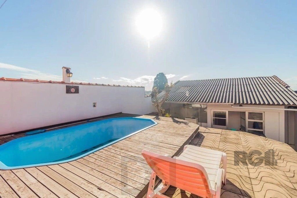 Casa com 3 dormitórios no bairro Cascata, Porto Alegre — foto 1