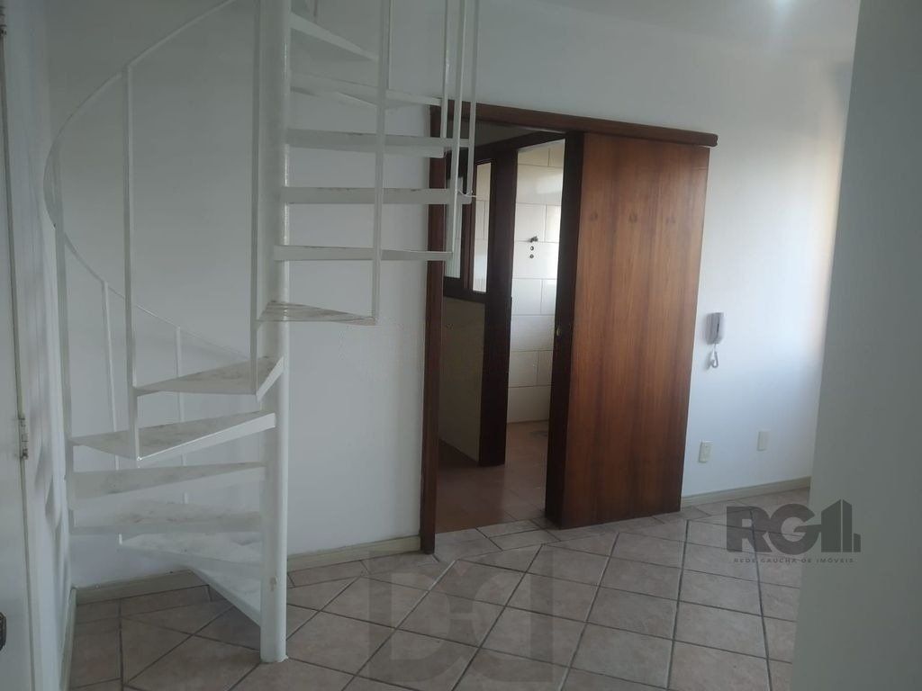 Excelente DUPLEX de 90m² com 2 dormitórios e 2 vagas. — foto 2