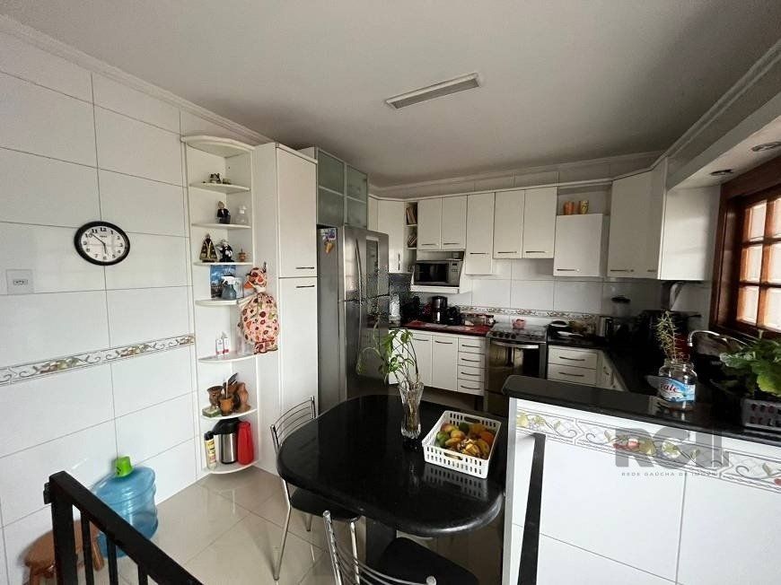 Casa de 200m², bairro Rubem Berta — foto 12
