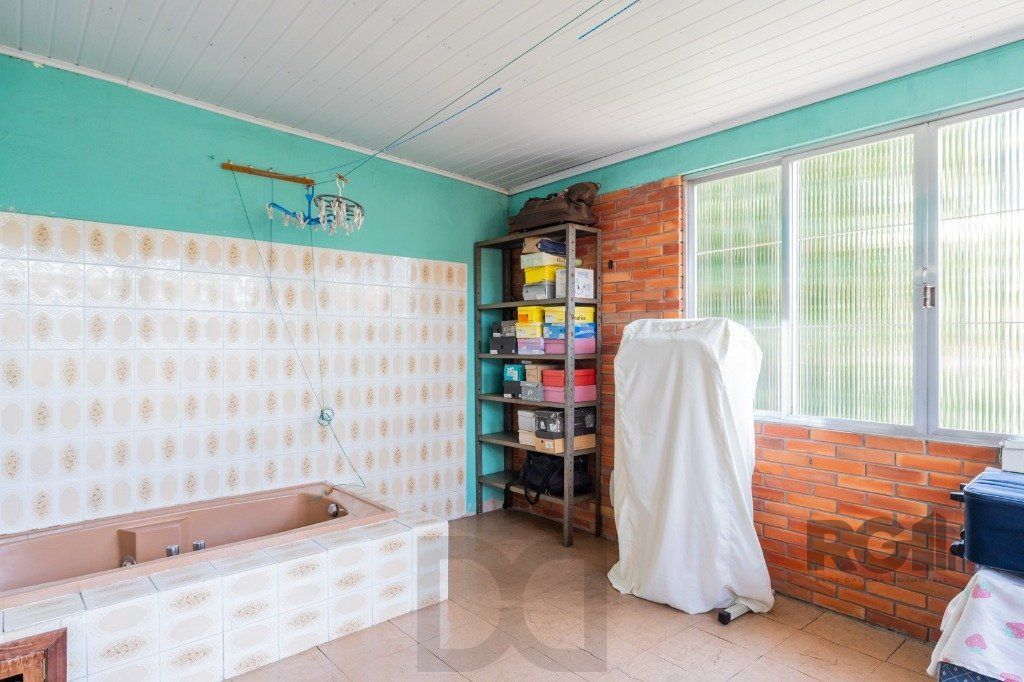 Casa com 4 dormitórios no bairro Gloria — foto 29