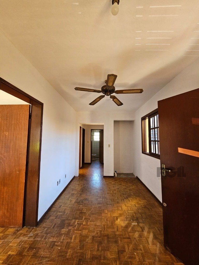Casa para Venda - 248.56m², 5 dormitórios, 2 vagas - Teresópolis — foto 2