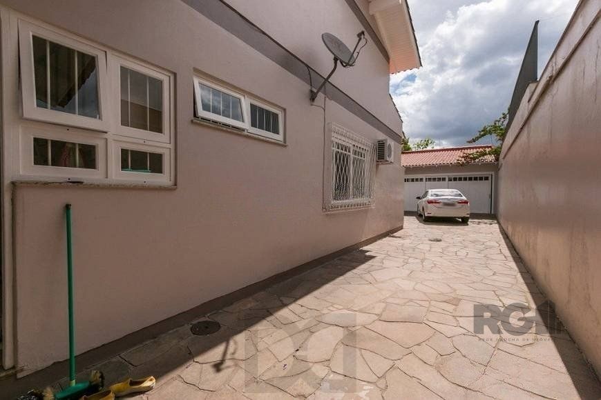 Casa de 380m² - 4 dormitórios, 2 suítes, 4 vagas no bairro Bom Jesus — foto 23