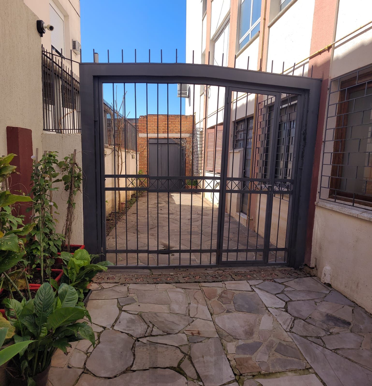 Aparatamento Garden, térreo, 2 dormitórios com 2 vagas no Bairro São João. — foto 9