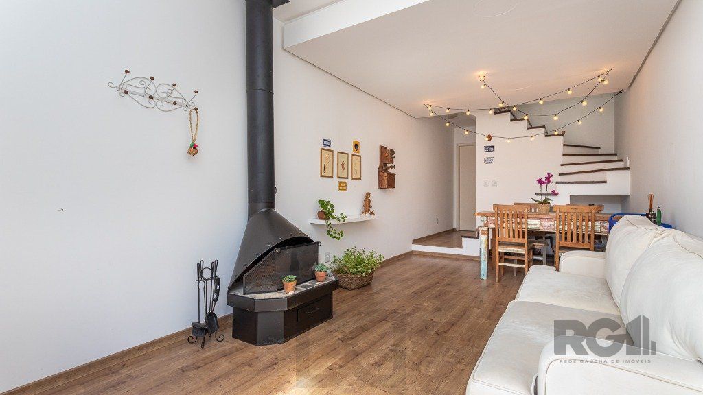 Casa em condomínio de 109m² - 3 dormitórios, 1 suíte e 1 vaga no bairro Teresópolis — foto 2