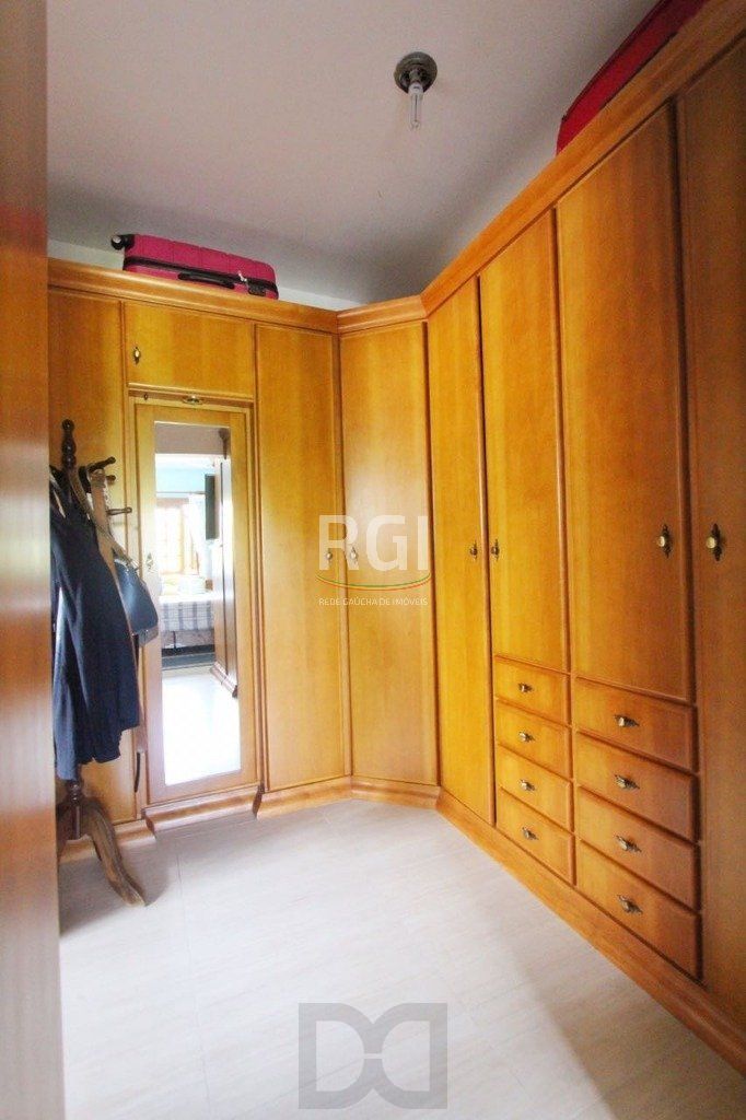 Casa para Venda - 259.5m², 4 dormitórios, sendo 1 suites, 3 vagas - Teresópolis — foto 3