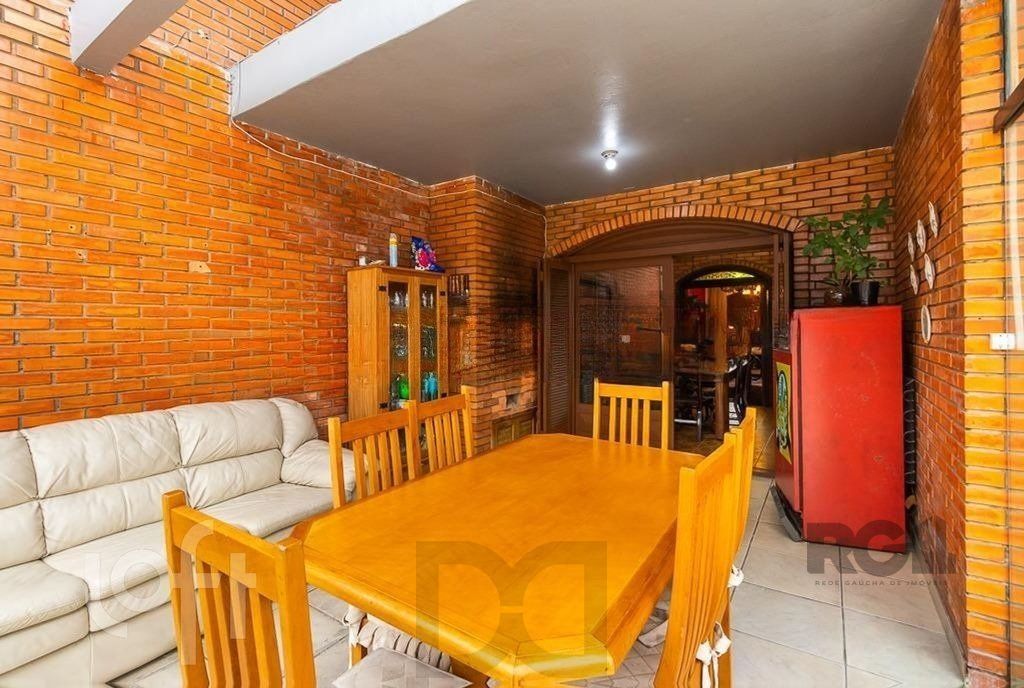 Casa de 245m² com 5 dormitórios no bairro Sarandi — foto 26