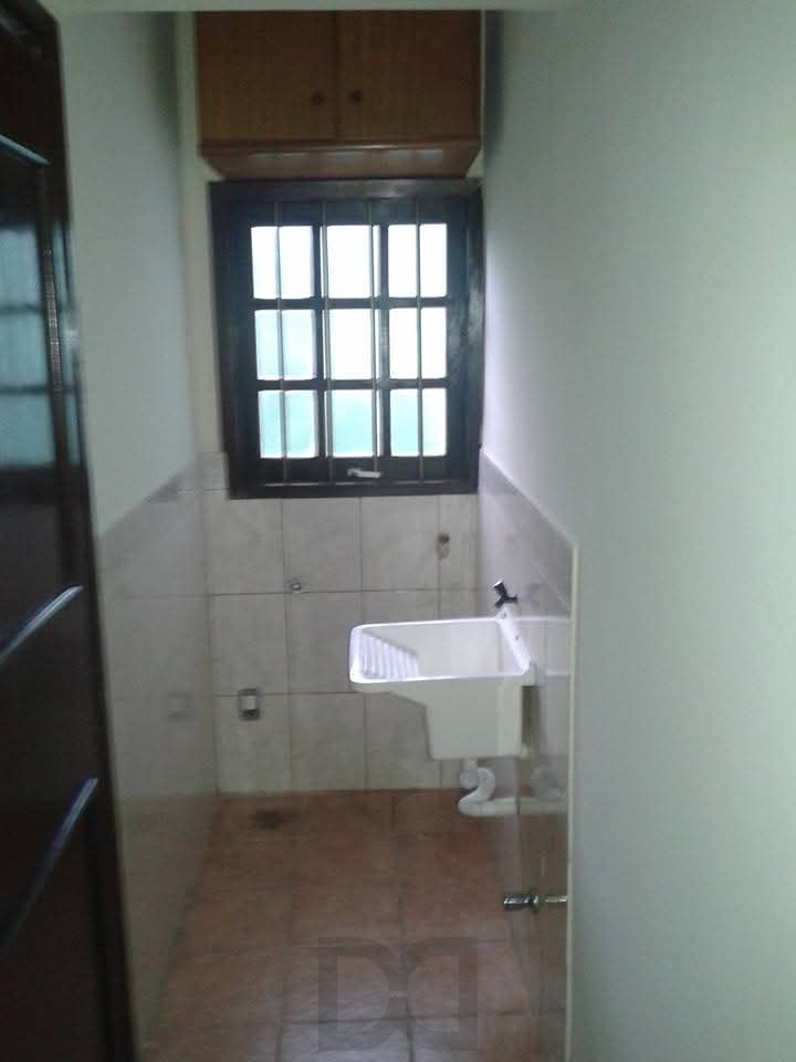 Casa de 3 dormitórios com piscina no bairro Teresópolis. — foto 28
