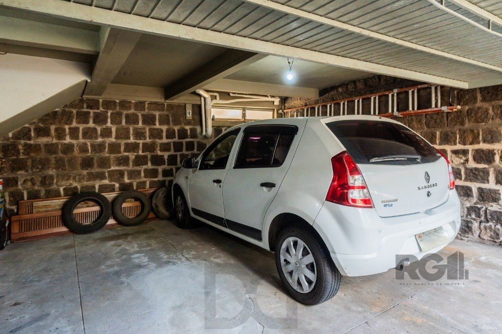 Casa com 4 dormitórios no bairro Gloria — foto 40