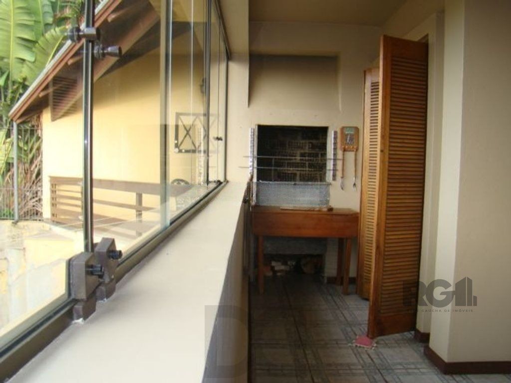 Casa de 370m² - 4 dormitórios, 2 suítes e 4 vagas de garagem no bairro Espírito Santo — foto 23