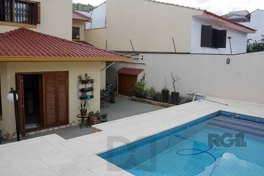 Excelente casa de 287m² com 3 dormitórios e 4 vagas. — foto 3