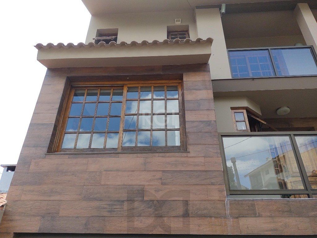 Excelente casa com 03 suíte, espaço gourmet com churrasqueira, living com lareira, pátio com piscina e garagem para 02 carros no bairro Espírito Santo — foto 49