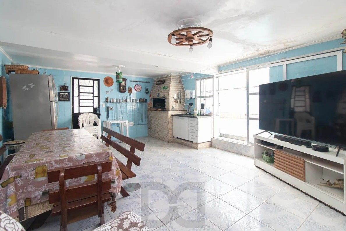 Casa com 4 dormitórios e energia solar no bairro Nonoai. — foto 47