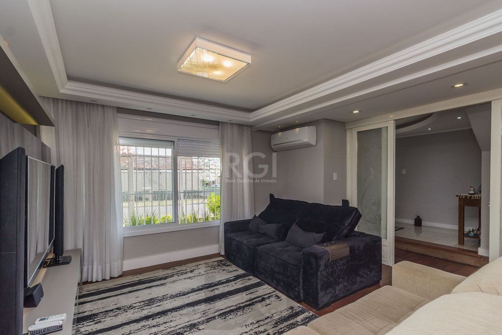 Casa à venda - 230m², 4 quartos, sendo 2 suítes, churrasqueira, piscina e 03 vagas de garagem — foto 1
