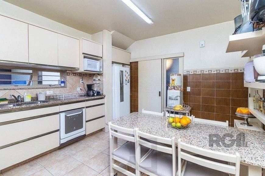 Casa para Venda - 235m², 4 dormitórios, sendo 1 suites, 2 vagas - Azenha — foto 10