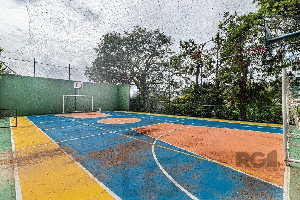 Linda casa de 04 dormitórios com vista livre no Bairro Teresópolis — foto 87