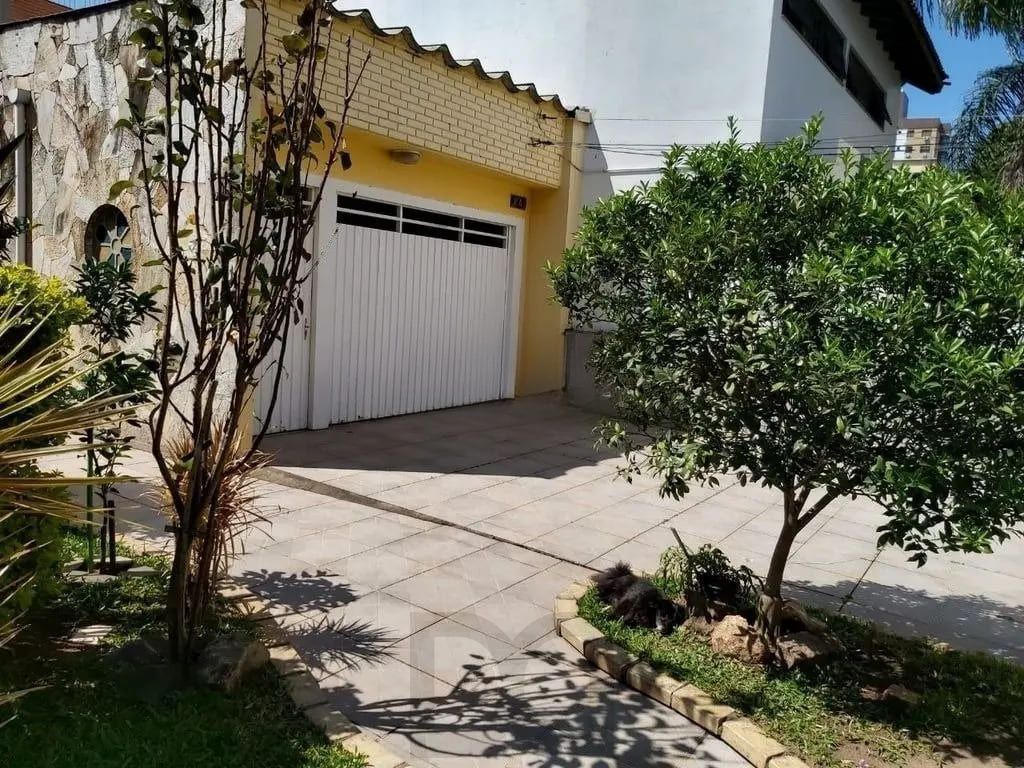 Casa com 4 dormitórios no bairro Passo da Areia — foto 2