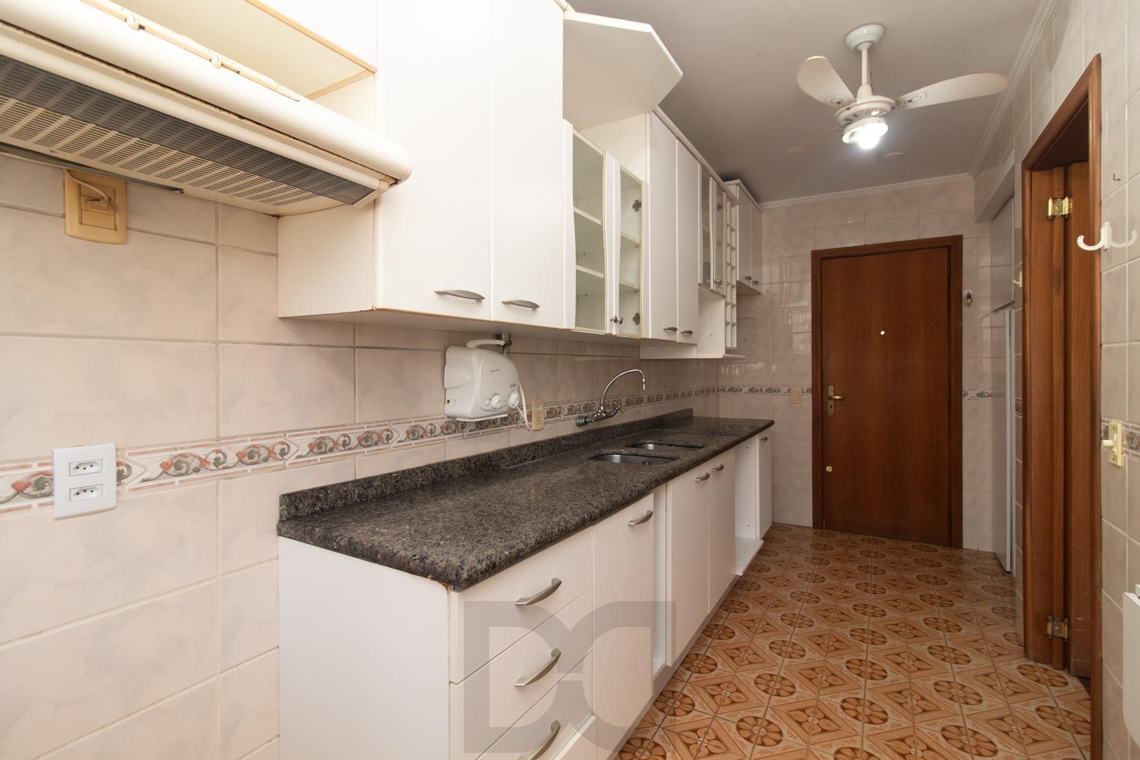 Apartamento de 03 dormitorios com suite e vaga coberta no bairro Menino Deus — foto 6